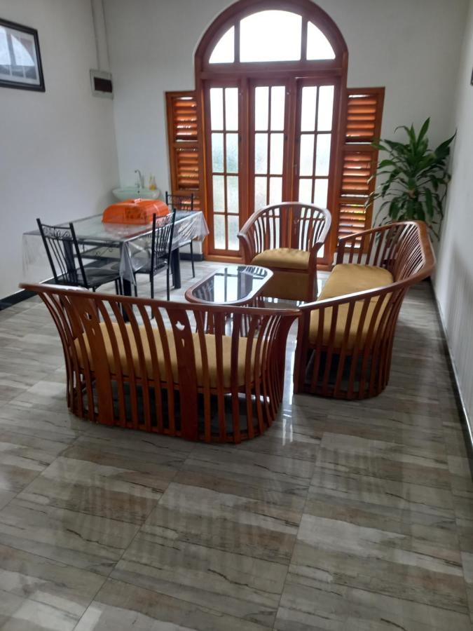 Villa Luxez Kalmunai Exteriör bild