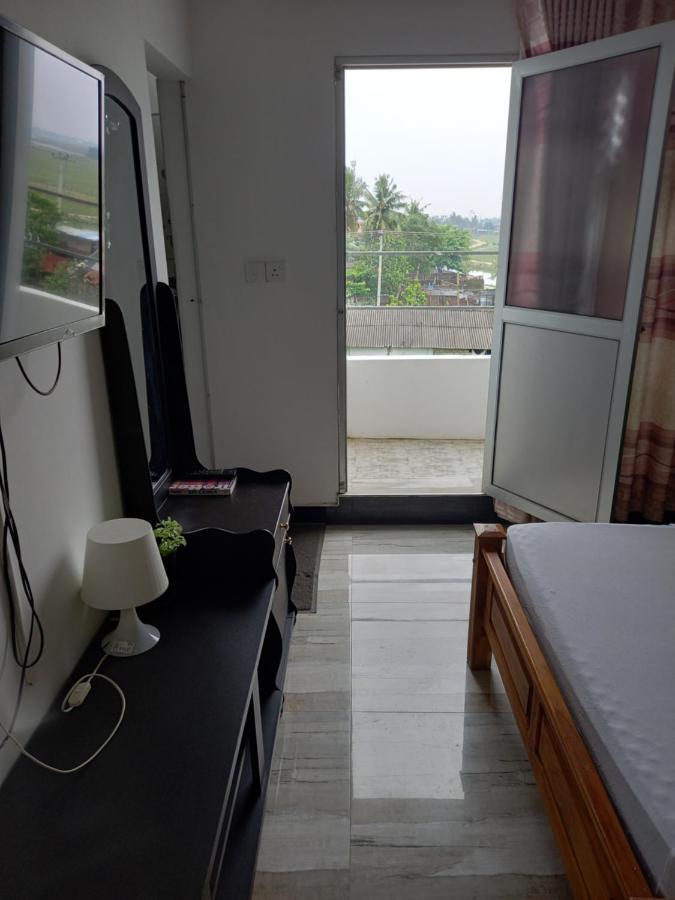 Villa Luxez Kalmunai Exteriör bild